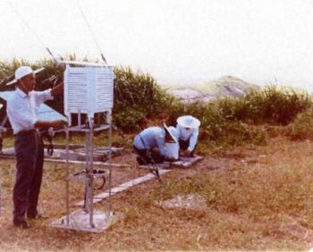 Installing the instruments at Huangmao Zhou