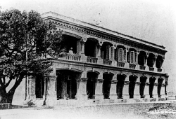 1913: A photograph of the 1883 Building taken in 1913.