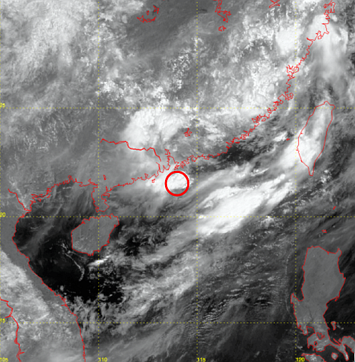 Satellite image of visible light taken at 11 a.m., 30 August 2013 with the region where aircrafts encountered turbulence encircled in red