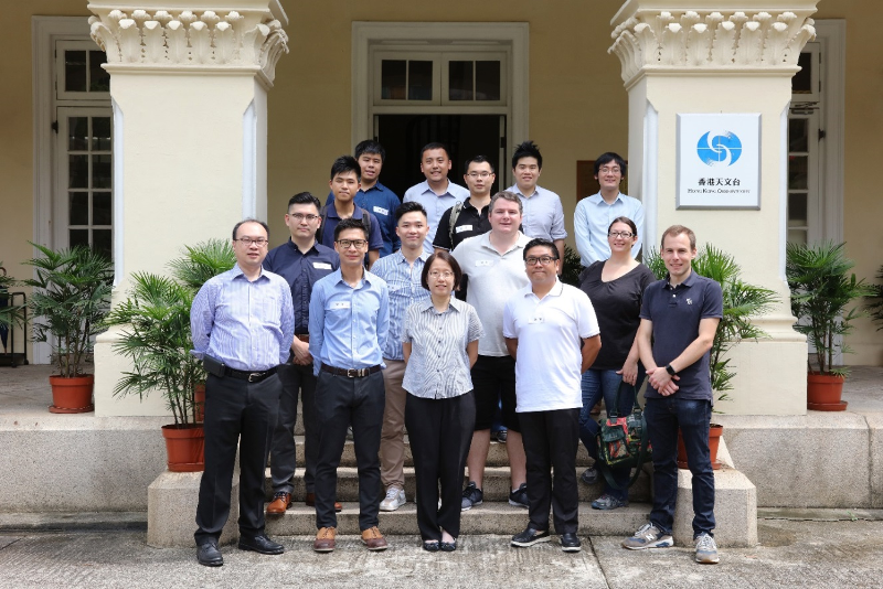 A group photo of pilots from Cathay Pacific Airways and Observatory staff.