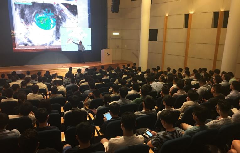 [Education and Training]Observatory staff delivered RAeS HK Branch Evening Talk on Aviation Meteorology