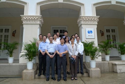 Mr. Shin Dong Kee (middle, front row), Assistant Director of the Observatory Mr. C.M. Shun (left, front row) and participants of Mr. Shin's talk at the end of the attachment period