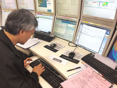 台長發出十號風球。