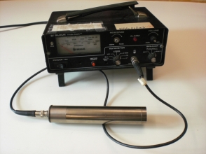 The work area monitor uses a Geiger tube (the metallic tube in the diagram) to detect radiation