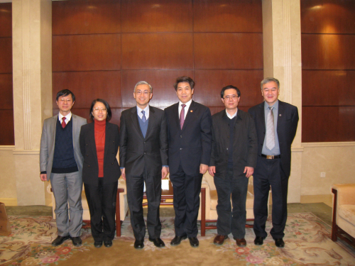 Mr. Shun (3rd left) pictured with Administrator of CMA, Dr. Zheng (3rd right) after the meeting