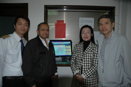 Hong Kong Aviation Club's President Mr. Danny Patterson (first right), Chief Flying Instructor Captain Gupta (second left), Flying Instructor Mr Kenny Choi (first from left) and Ms. Sandy Song of the Observatory (second right) introduced the internet-based platform to the media.