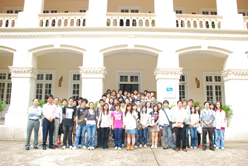 Students of the Hong Kong Polytechnic University visiting the Observatory Headquarters