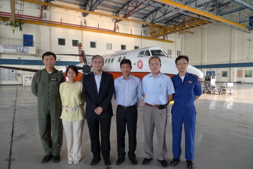 Mr. C.M. Shun, Director of the Hong Kong Observatory (third from left), photographed with Captain Michael C.P. Chan, Controller of GFS (third from right) and other colleagues in front of the fixed-wing aircraft of GFS that has been equipped with the meteorological measuring system.