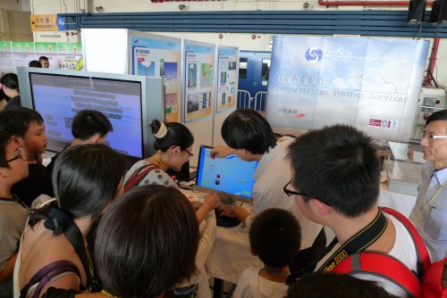 Observatory's colleagues explained the effect of windshear on the aircraft through an interactive computer game.