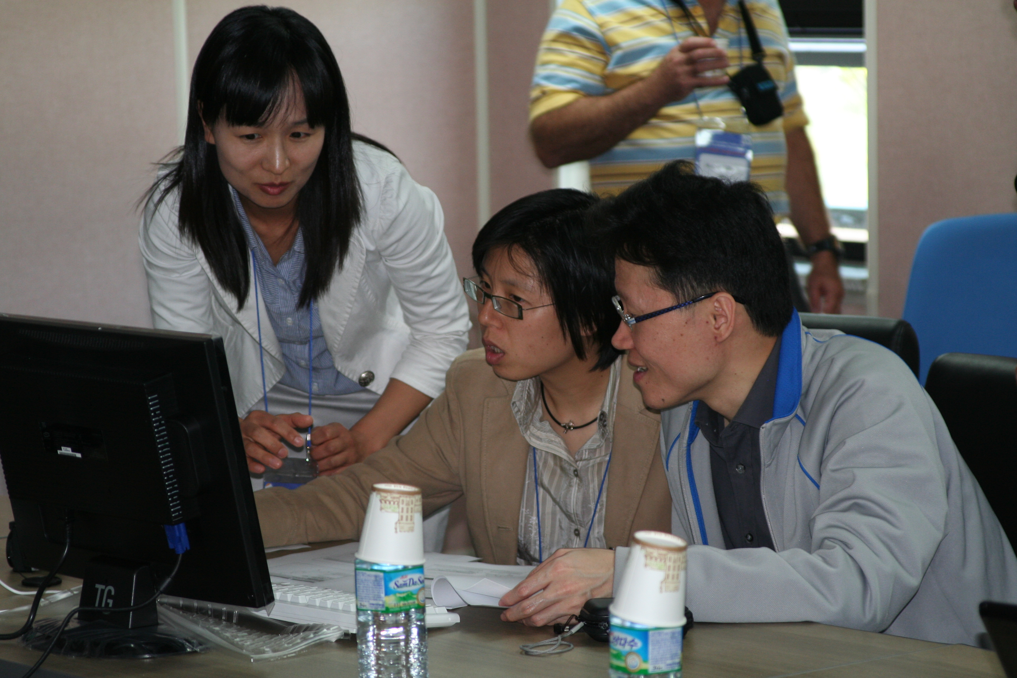 Ms. Li Yuet-Sim and Mr. Wong Chau-Ping (seated) working with KMA instructor during a demonstration session at the Korea National Typhoon Center in Jeju.