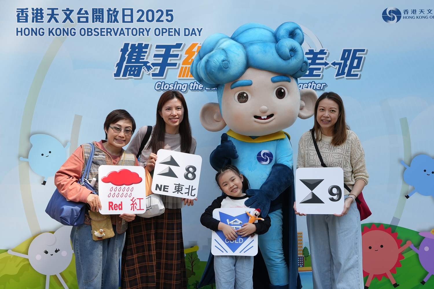 Dr Tin, the Observatory Mascot, taking photos with the visitors