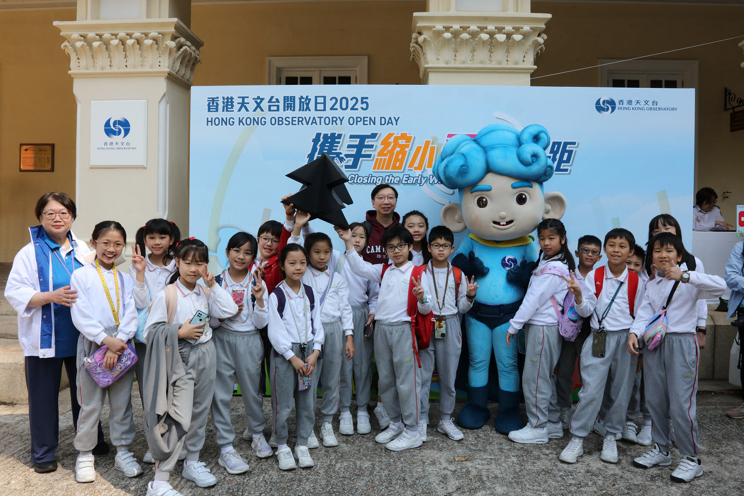 Teachers and students of the Community Weather Information Network (Co-WIN) attending the Open Day