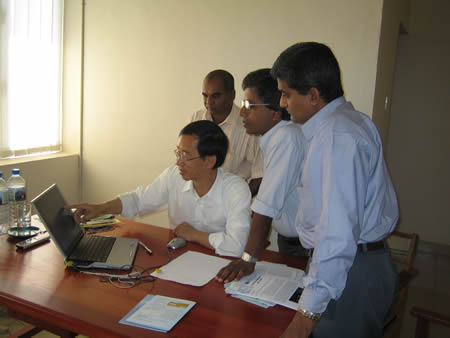 Mr C.Y. Lam, Director of the Hong Kong Observatory, discussing with senior officers of the Department of Meteorology, Sri Lanka