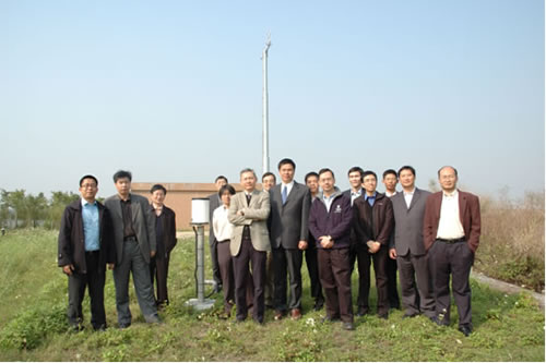 Meteorologists from Guangdong, Hong Kong and Macau in front of the automatic weather station at Wetland Park.