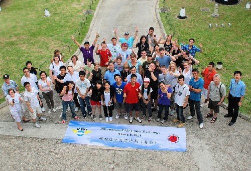 An enjoyable time for the delegates of the International Air Cadet Exchange Programme and members of the Hong Kong Air Cadet Corps at the Hong Kong Observatory