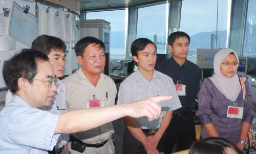 Observatory staff introducing equipment operations to the forecasters of Malaysian Meteorological Department and National Hydro-Meteorological Service of Viet Nam at the Airport Meteorological Office