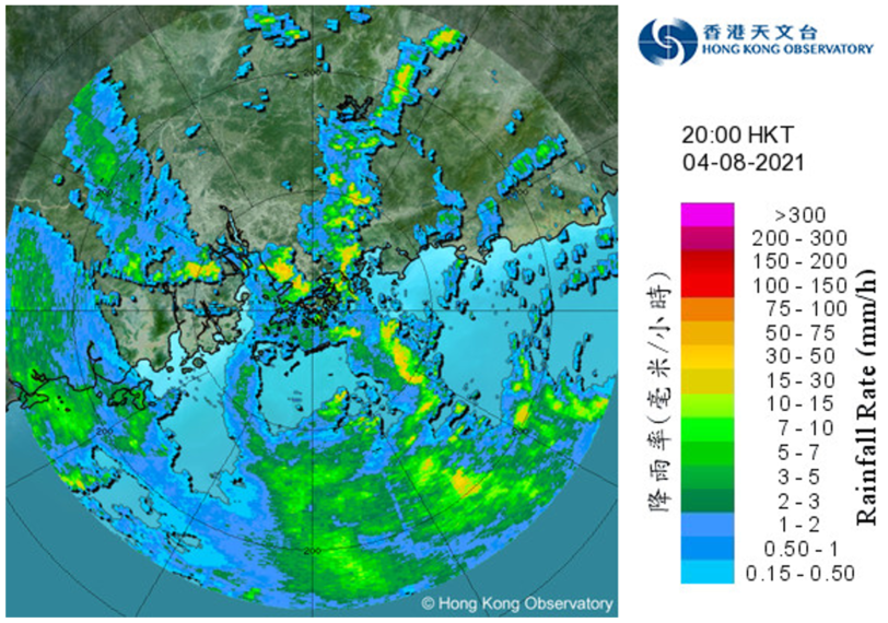 二零二一年八月四日下午8時正的雷達回波圖像，當時與盧碧相關的強雨帶正影響本港，黃色暴雨警告及新界北部水浸特別報告正在生效。