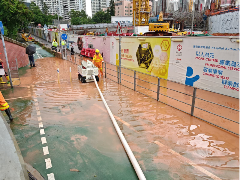 彩園邨/彩蒲苑往粉錦公路行人隧道出現水浸。(鳴謝：渠務署)