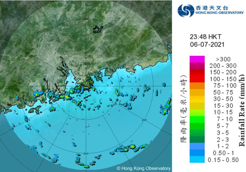 二零二一年七月六日晚上11時48分的雷達回波圖像，當時與兩個熱帶低氣壓相關的外圍雨帶正影響香港。
