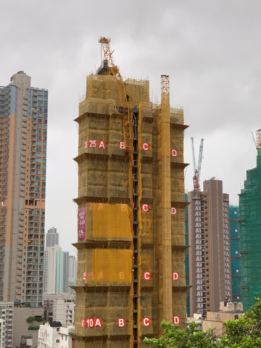 A tower crane in Sham Shui Po was blown down under high winds (photo courtesy of Tam Hiu Fai).