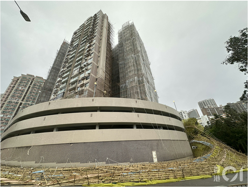 During the passage of Wipha, a 100 m by 20 m exterior scaffolding of a car park in North Point collapsed, blocking four traffic lanes. (Courtesy of HK01 / Photos by Wong Hok Yun)