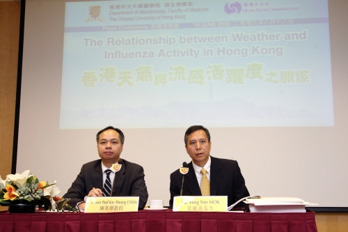 Professor Chan Kay-sheung, Paul (left) of the Department of Microbiology of the Chinese University of Hong Kong and Mr Mok Hing-yim, Senior Scientific Officer of the Hong Kong Observatory