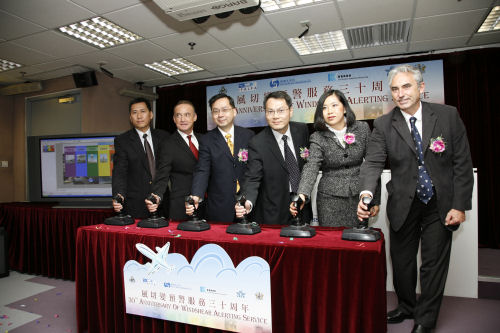 Dr. Lee Boon-ying, Director of the Hong Kong Observatory (third from left) and Captain Victor Liu Chi-yung, Assistant Director-General of Civil Aviation (Flight Standards) (third from right) commemorated the 30th anniversary of windshear alerting service in Hong Kong together with representatives of Government Flying Service, International Air Transport Association, International Federation of Airline Pilots' Associations and the Guild of Air Pilots and Air Navigators.