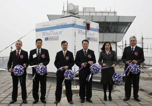 Dr Lee Boon-ying, Director of the Hong Kong Observatory (third from left) and representatives of Civil Aviation Department, Government Flying Service, International Air Transport Association, International Federation of Airline Pilots' Associations and the Guild of Air Pilots and Air Navigators cutting the ribbons to declare operation of the LIDAR for all runway corridors at the airport.