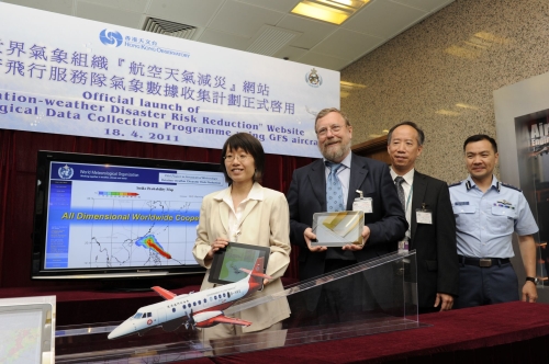 Chief of Aeronautical Meteorological Unit of the World Meteorological Organization, Dr Herbert Puempel; Assistant Director of the Hong Kong Observatory (Aviation Weather Services), Ms Sharon Lau; Chief Pilot (Operations) of Government Flying Service, Captain West Wu; and representative of Cathay Pacific Airways, Mr Morgan Ng, declared the operation of 'Aviation-weather Disaster Risk Reduction' Website and 'Meteorological Data Collection Programme'.