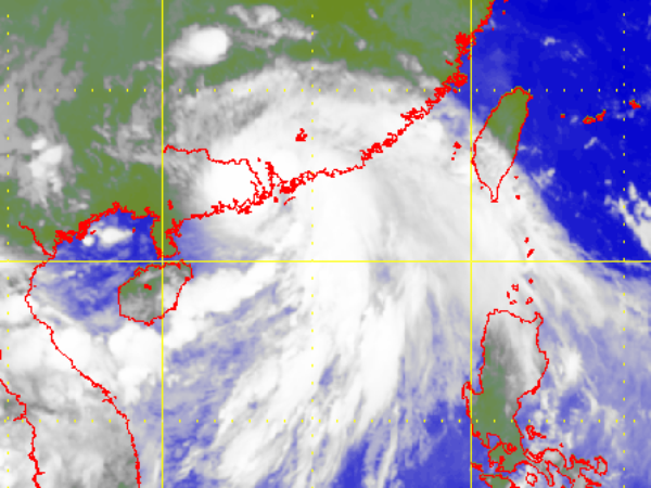 強烈熱帶風暴帕卡的衛星圖片 
