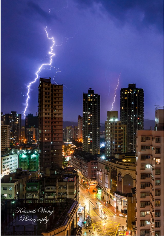 Lightning strokes captured in Yuen Long at around 1:30 a.m. on 25 August 2019.