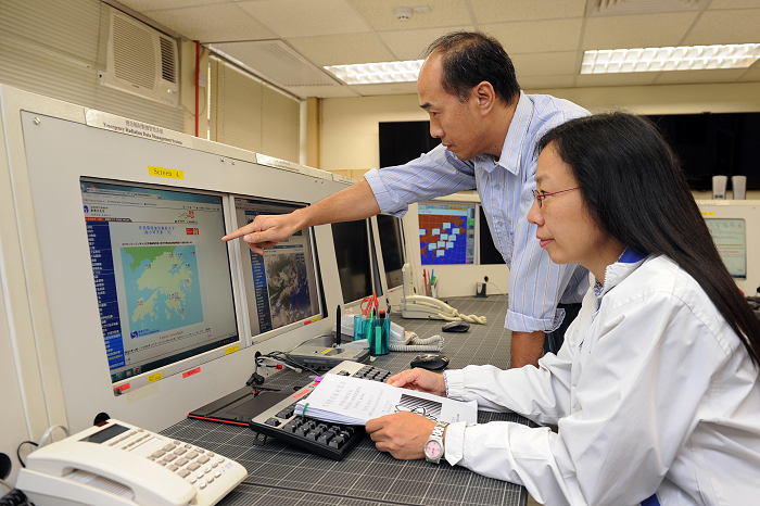 Figure 2 : Colleagues are checking the measurement results of the ambient gamma radiation level.
