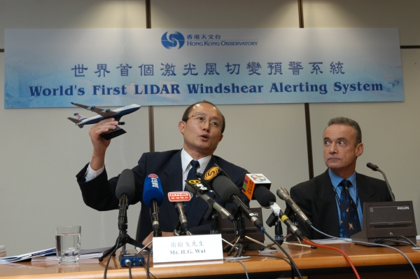 Photo - Mr. Wai Hon-gor, Assistant Director of the Hong Kong Observatory and Captain Brian Greeves of the International Federation of Air Line Pilots' Associations (IFALPA), jointly briefed the media on the world's first LIDAR Windshear Alerting System (LIWAS).