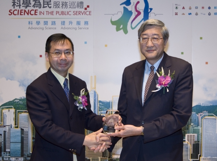 Figure 2.   Organizing Committee Chairman, Dr. B.Y. Lee, presenting souvenir to symposium co-organizer, President of the Hong Kong Institution of Science, Prof. Allen Chwang