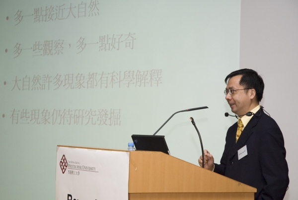 Dr. Lee Boon-ying delivering a public lecture to secondary school students