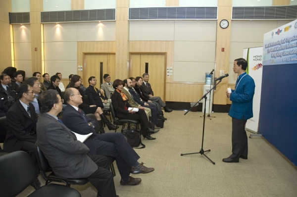 The Director of the Hong Kong Observatory, Mr. LAM Chiu-ying, gave a speech at the opening ceremony