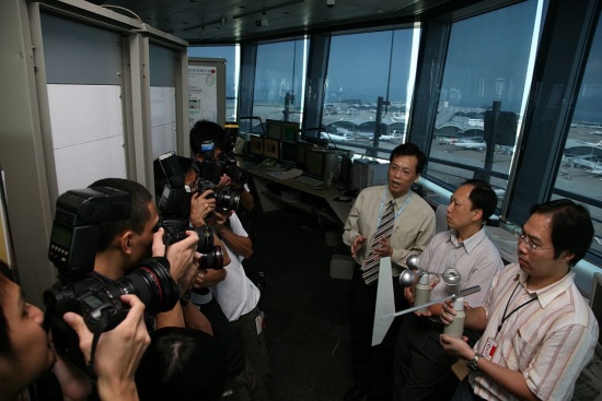 Weather Forecaster Mr. L.O. Li (3rd right), Radar Specialist Mechanic Mr. L.K. Yau (2nd right) and Weather Observer Mr. W.C. Ho (1st right) told reporters their first days of work at Chek Lap Kok and recalled the changes in the Aiport Meteorological Office in the past decade.