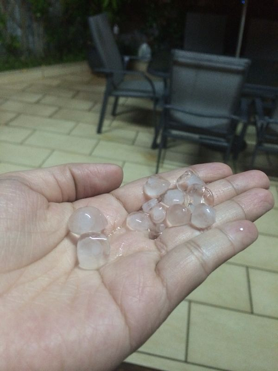 Hails found in Yuen Long at around 9:35 p.m. on 2 April 2014