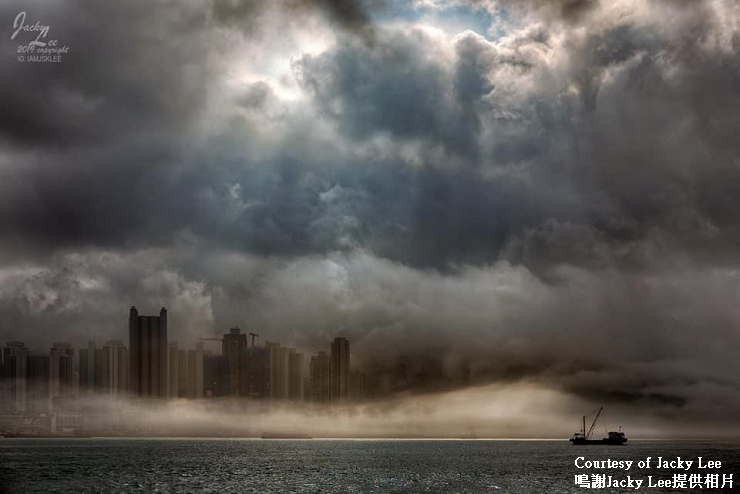 Sea fog near Tai Koo Shing on 15 May 2019