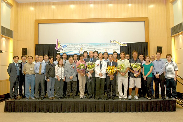 圖二 香港滑浪風帆代表隊與香港天文台同事於2004年雅典奧運會後慶祝首度合作。