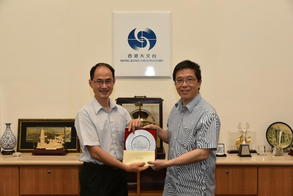 Mr. Wong Chi-wai, Senior Scientific Assistant (right), retired