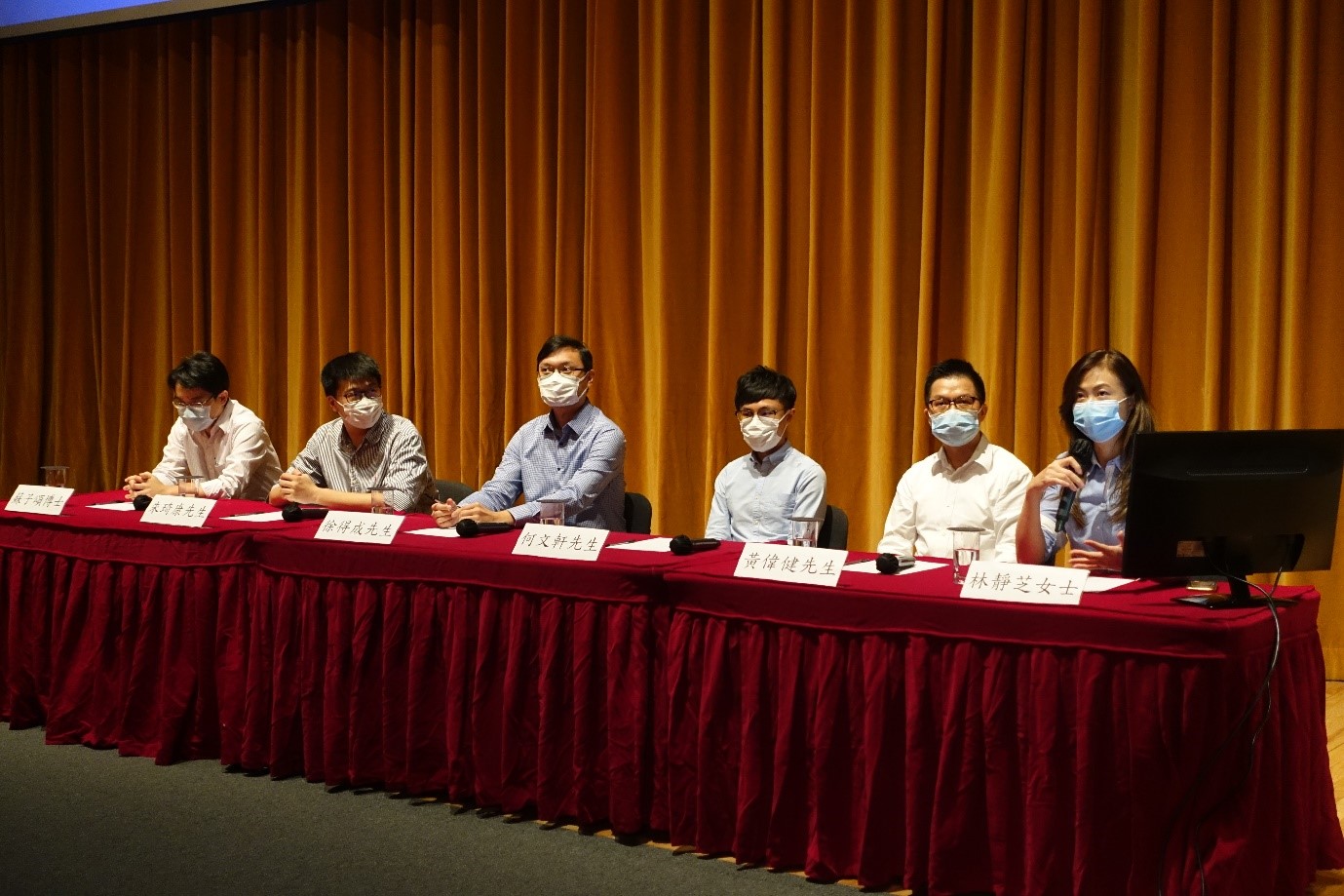 Application of Innovation and Technology in Monitoring Rainstorms, Landslides and Coastal Hazards" Forum held in August, with speakers Senior Scientific Officer of the Hong Kong Observatory Mr. Wong Wai-kin (right) and engineers from the Civil Engineering and Development Department