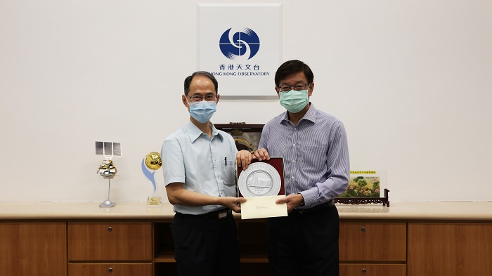 Mr Sham Fu-cheung, Chief Experimental Officer (right), retired 