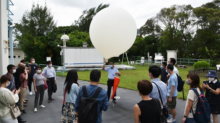 Participants of the Advanced Certificate in Emergency and Disaster Management course organised by the Hong Kong Jockey Club Disaster Preparedness and Response Institute visited King’s Park Meteorological Station (28 September 2022)