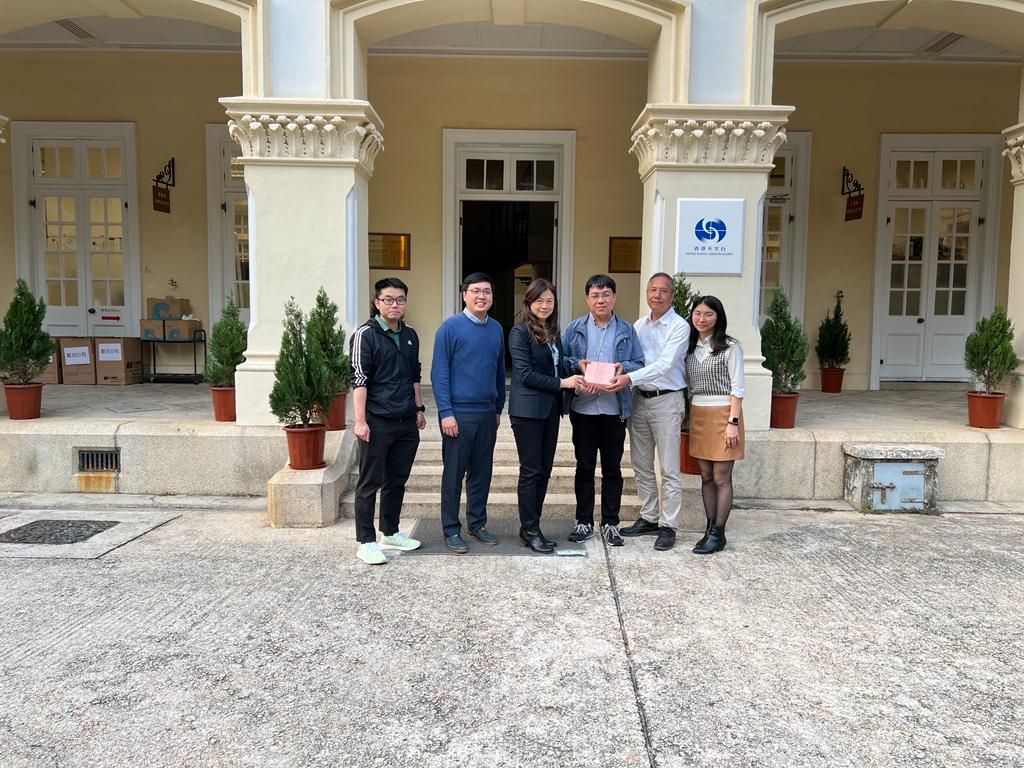 Dr Li Hongwai (third from right), an expert of the Tsunami Advisory Center of the National Marine Environmental Forecasting Center, visited the Hong Kong Observatory (9 to 15 March 2023)
