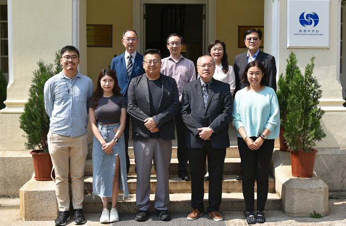 A joint delegation from Eastern District Council and Wan Chai District Council visited the Hong Kong Observatory (28 April 2023)