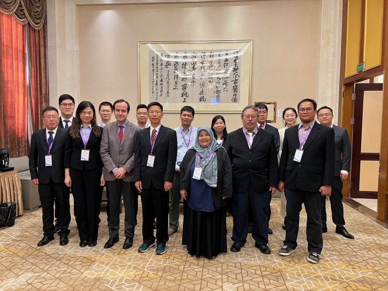 Senior Scientific Officer of the Hong Kong Observatory, Lam Ching-chi (first row, second from left) with the representative of the Member States and Technical Secretary of the ICG/PTWS, Dr Öcal Necmioglu (first row, third from left), at the WG-SCS XI meeting.
