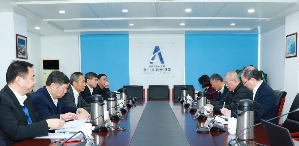 台長陳栢緯（右二）、空管局副局長苗旋（左三）出席了航空氣象高層管理研討會