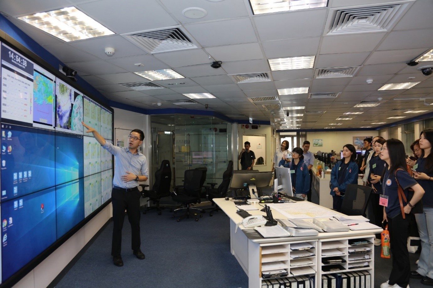 Security Bureau Youth Uniformed Groups Visit the Observatory (4 August 2025)