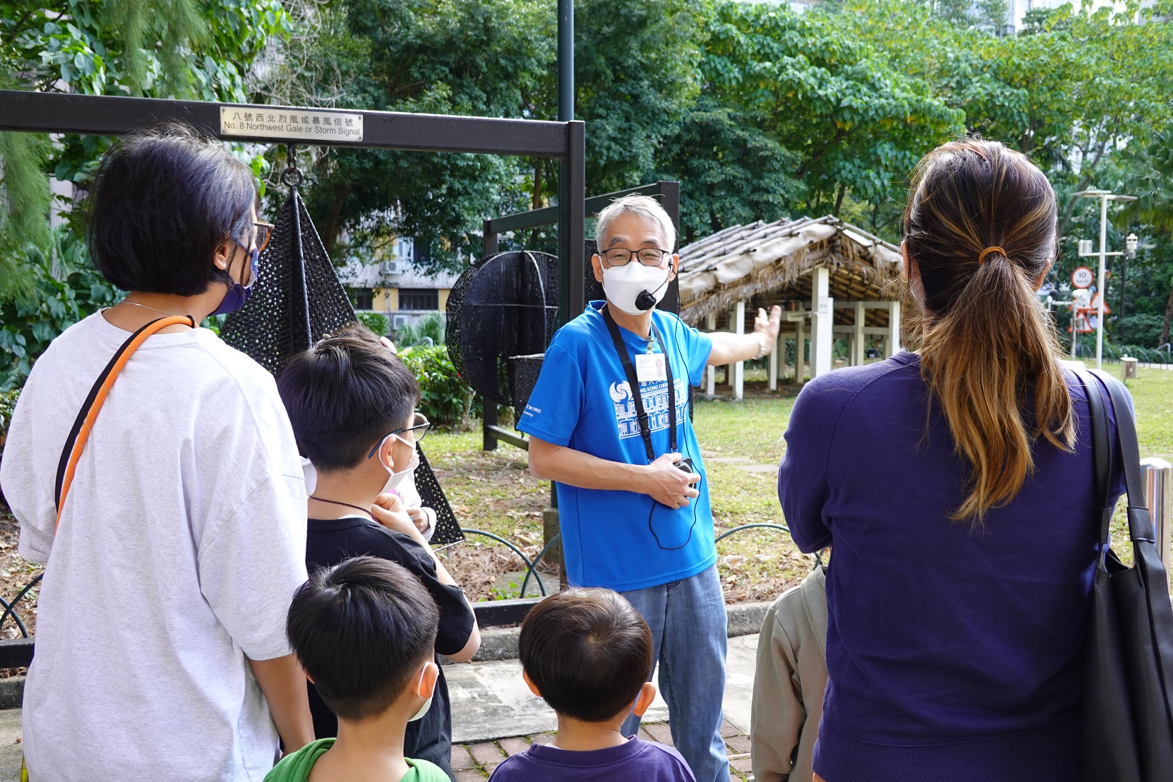 義務導賞員帶領市民參觀天文台總部